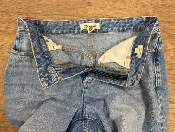 Madewell Curvy Baggy Straight Jeans in Light Wash Size 29P - Picture 7 of 10